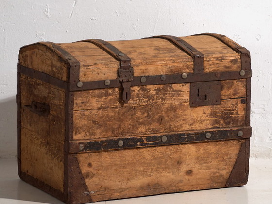Baúl de viaje antiguo de madera de pino – Europa Central, circa 1900 – Armarios de almacenamiento, Iron (photo 2 of 28)