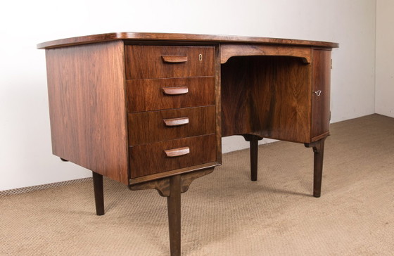 Image 1 of Bureau Danois ovale en palissandre par Gunni Omann 1960.
