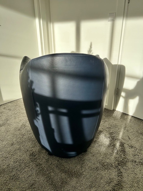 Image 1 of Dunkelblauer Ledersessel. Leolux-Modell Shaman.