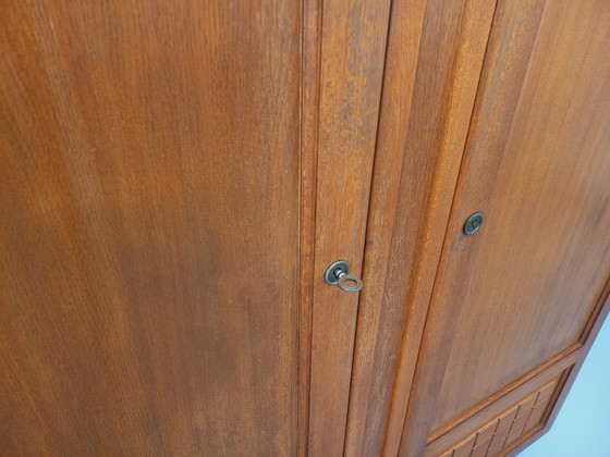 Image 1 of Armoire vintage style Art déco en bois de chêne massif des années 50