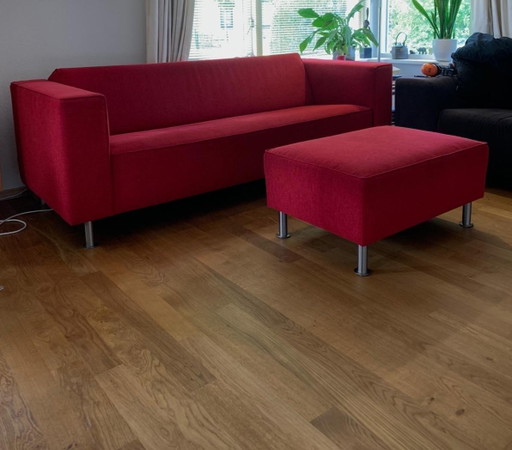 Divano Jamé Design con pouf rosso