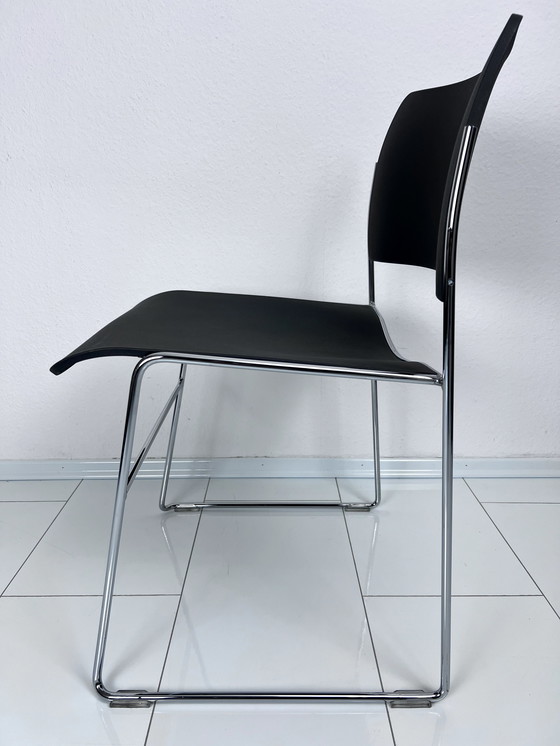 Image 1 of 2 x HOWE 40/4 bijzetstoel - Iconisch ontwerp