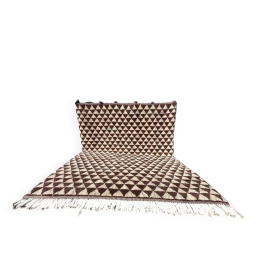 Tappeto berbero marocchino molto grande crema e bordeaux 450x300 cm con motivo triangolare.