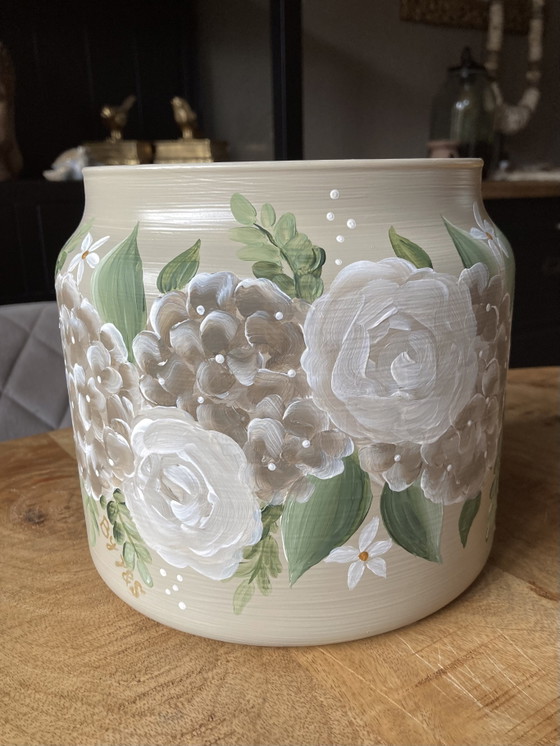 Image 1 of Hand-Painted Vase Classical Beige ByJ&S