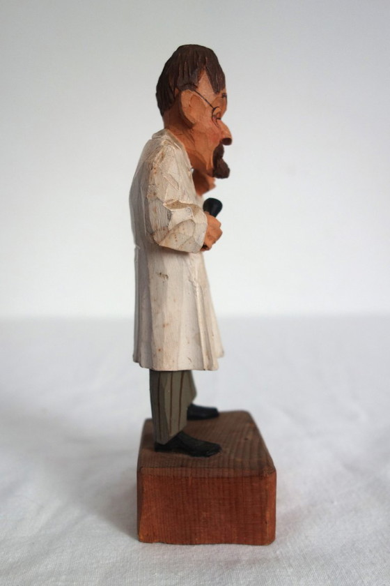 Image 1 of Statue allemande en bois Jaschke Pretzl gynécoloque vintage