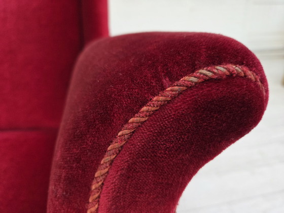 Image 1 of Fauteuil danois des années 1960, velours d'ameublement rouge cerise, bois de frêne, original