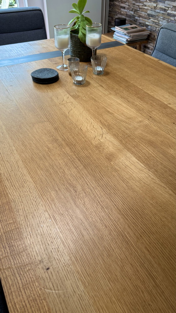 Image 1 of Mesa de comedor de roble hecha a mano