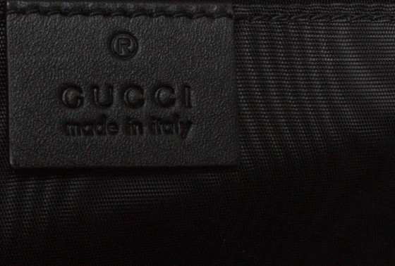 Gucci, Clutch con cerniera in pelle nera Guccy x SEGA (photo 8 of 12)