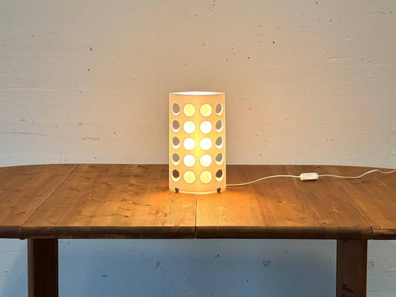 Image 1 of Lampe de table design à structure perforée, signée NIMEX, datant de 2001.