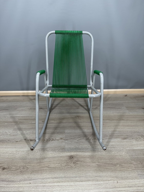 Image 1 of Sedia a dondolo vintage con corda verde