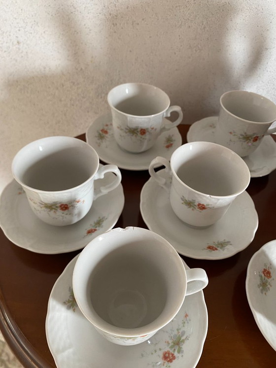 TK Thun Czechoslovakia Mid-Century Floral Porcelain Tea & Coffee Service – 15 Pieces – Crockery (photo 10 of 24)