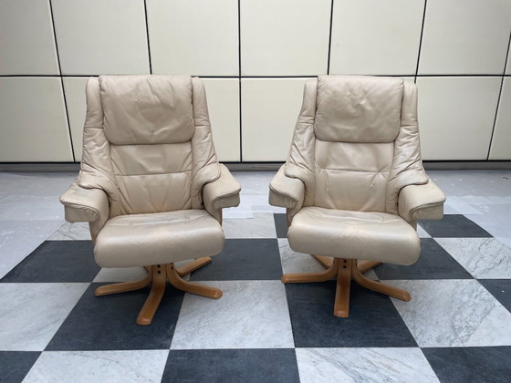 Drehbarer Relaxsessel aus cremefarbenem Leder, Verstellbarer relaxsessel, Holz, Retro (Foto 7 von 11)