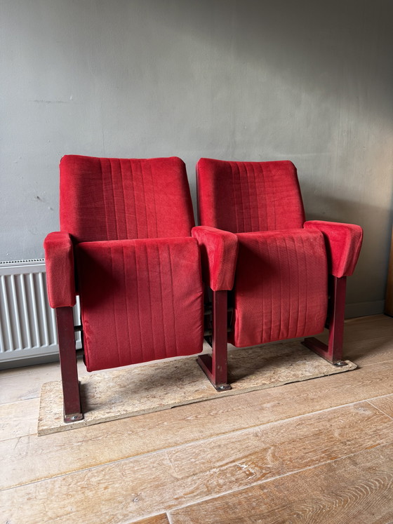 Conjunto de butacas de cine retapizadas hace relativamente poco tiempo. – Sillas y sillones, Metal, Velvet (photo 3 of 5)