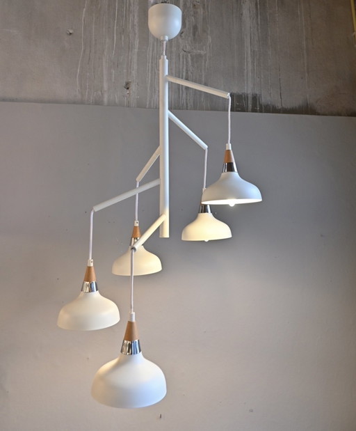 Lámpara colgante de diseño escandinavo con 5 pantallas de Havsö Sweden