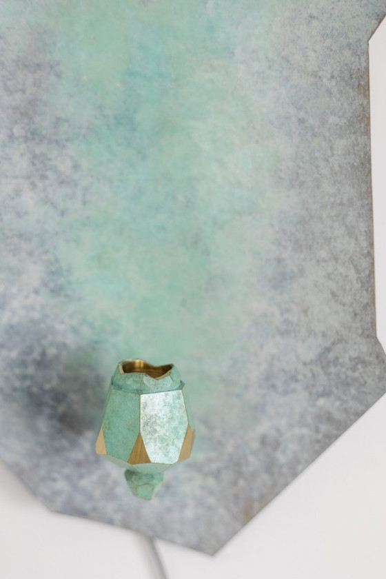 Image 1 of Coppia di candelabri da parete in ottone e bronzo. Opera contemporanea di un artista.