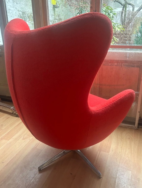 Image 1 of Réplica de la silla Red Egg