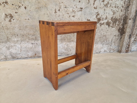 Image 1 of Grenen Houten Rustiek Brutalistisch Krukje