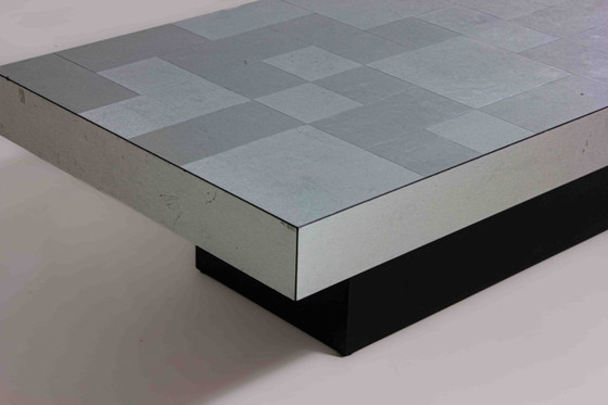 Image 1 of Table basse géométrique avec surface en métal brossé