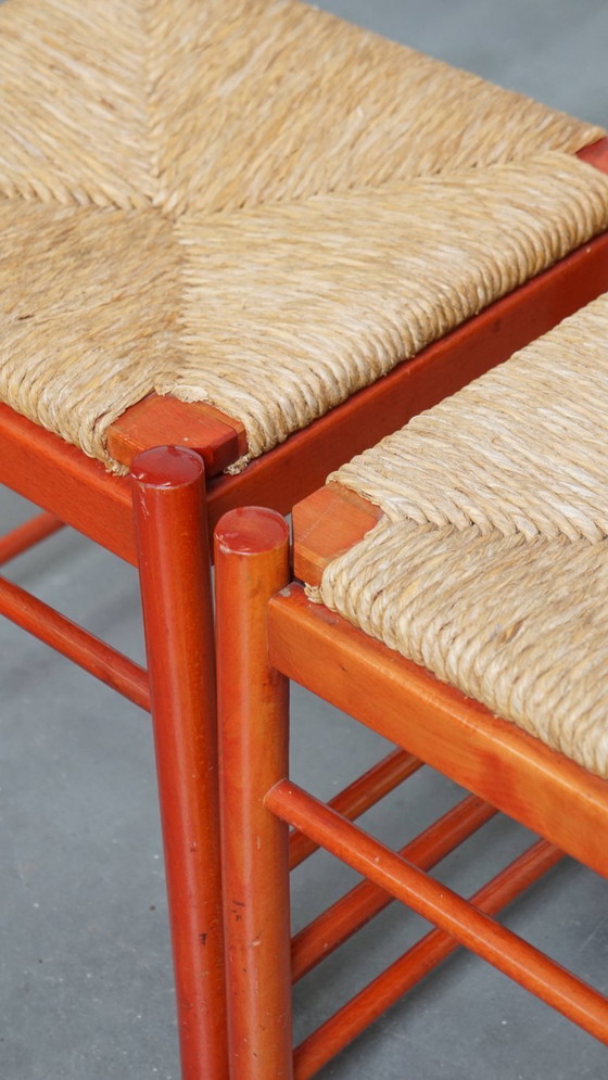 Image 1 of 2 x Sedia vintage rossa in legno degli anni '70 con seduta in vimini intrecciato