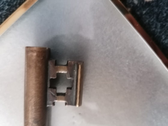 Llave antigua – Objetos decorativos, Metal, Brass (photo 3 of 5)