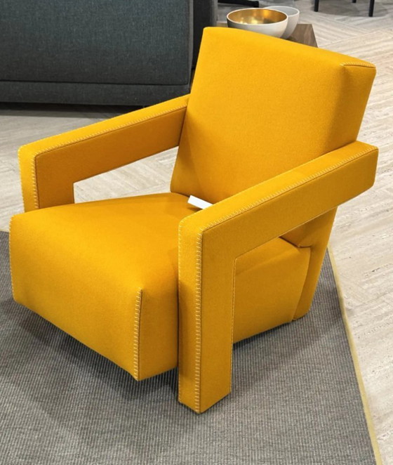 Image 1 of Sillón CASSINA 637 Utrecht (NUEVO, SIN USAR) en lana Kvdrat color amarillo azafrán