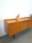 Buffet Design Musterring Möbel avec tiroirs et pieds inclinés