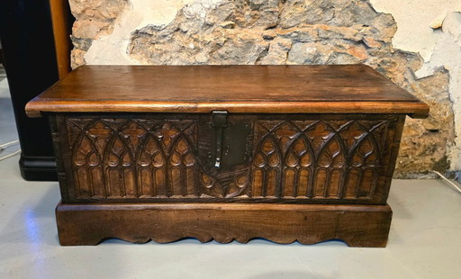 Cassapanca gotica in rovere massello intagliato del XVIII secolo, Francia