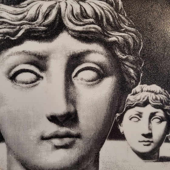 Image 1 of Paar porseleinen borden “Tema e Variazioni 223 en 205”, Fornasetti Milano, s. XX – Italië