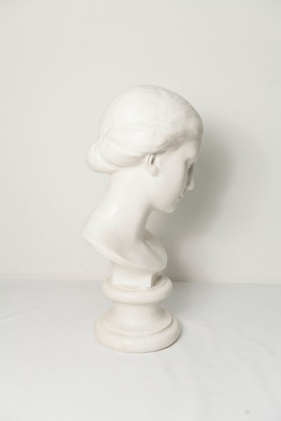 Image 1 of Busto de mármol de una mujer, 43 cm, Museo del Louvre, 1445