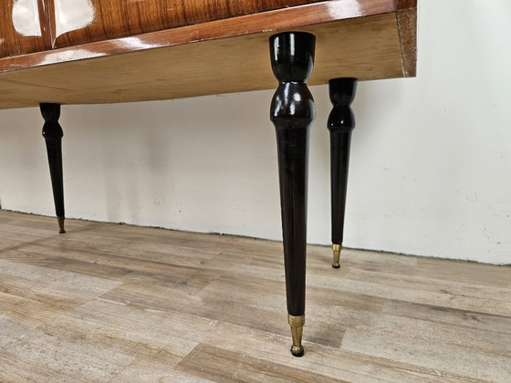 Image 1 of Aparador de caoba de mediados de siglo de 1960 con tapa de cristal