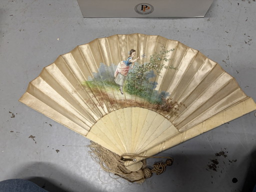 Antiker Elfenbeinfächer – decoratieve objecten, Other, Silk (photo 2 of 5)