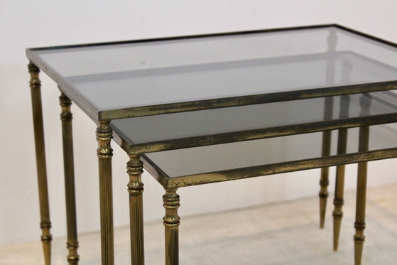 Ensemble de Tables Gigognes Maison Charles, Tables d'appoint, Verre, Laiton (photo 4 sur 11)