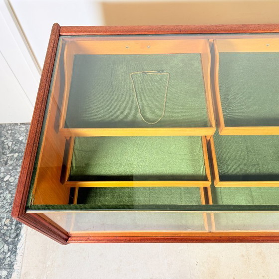 Image 1 of Vintage toonbank met 15 lades, HAKA Ladenmöbel 