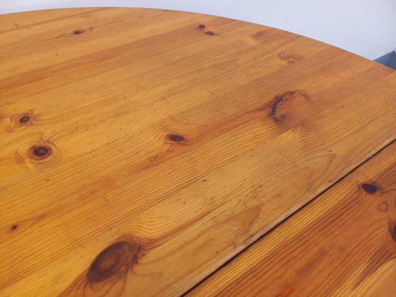 Image 1 of Table à manger ronde scandinave vintage style Rainer Daumiller en pin des années 60 70 avec rallonge