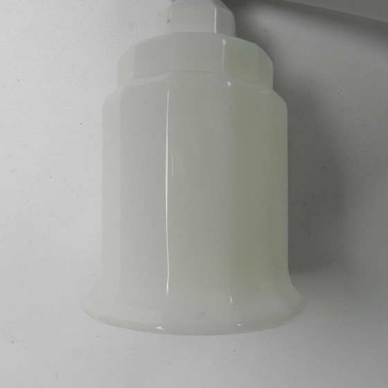 Image 1 of Porseleinen Art Deco wandlamp met opaline kap, jaren 30