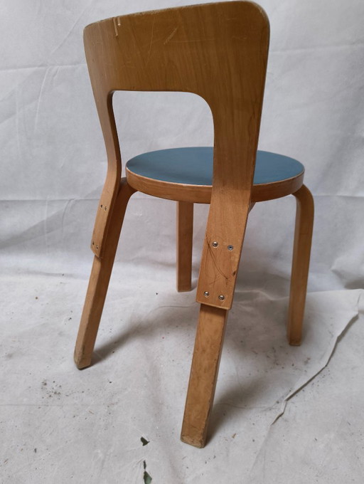 Sedia di Alvar Aalto, modello 65, anni '70