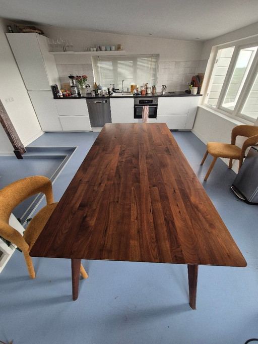 Loods 5 Axel dining table solid walnut 200x95x75 cm