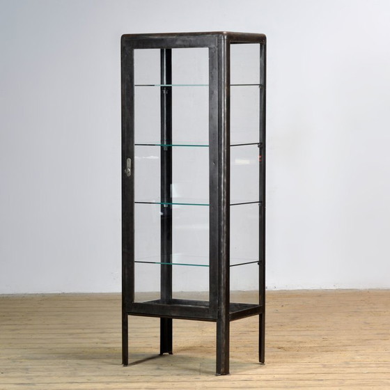 Image 1 of Medisch kabinet uit Oekraïne, gedateerd 1985