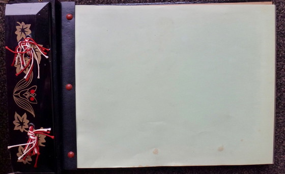 Image 1 of Álbum de fotografías con caja de música - Asia - 1940-1950.