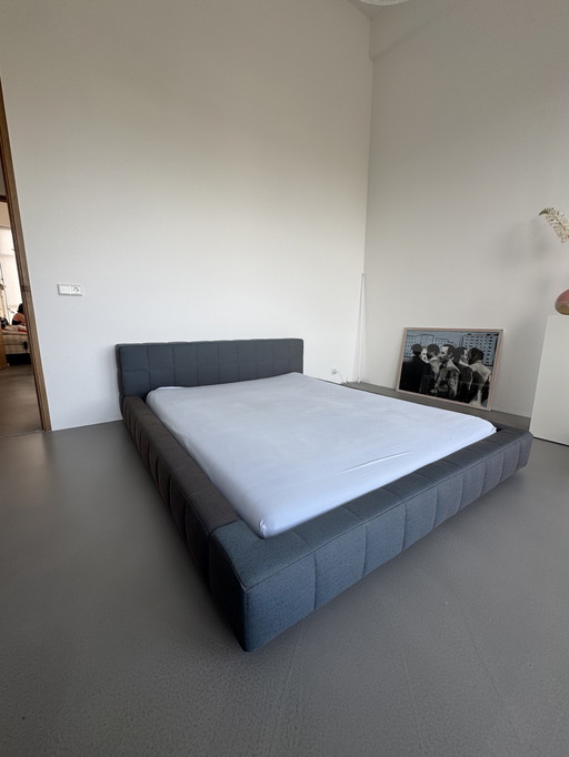 Bonaldo designer bed including Auping slatted base