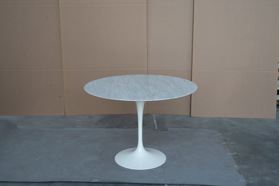 Mesa de comedor Knoll Tulip original de 107 cm de diámetro, modelo Statuarietto Matte, ¡en PERFECTO ESTADO! (photo 9 of 15)