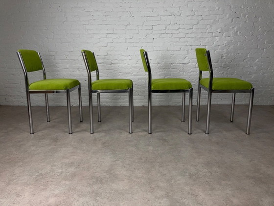 Image 1 of Set van 4 chromen buisvormige eetkamerstoelen — opnieuw bekleed met chartreusekleurig fluweel