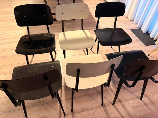 6 Ahrend Revolt Friso Kramer Schwarz-Weiß The Circle Chairs
