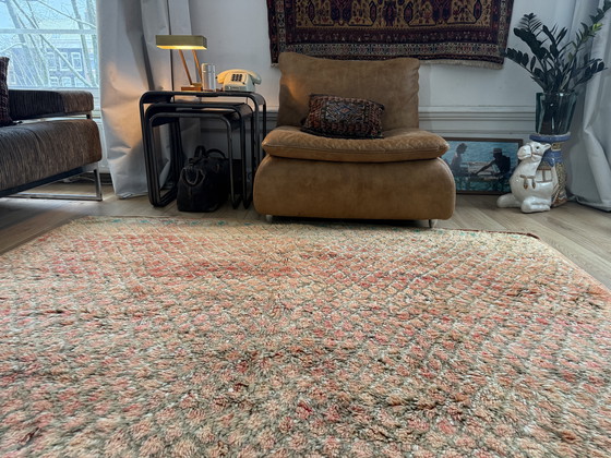 Image 1 of Vintage Marokkaans Berber tapijt in zachte perziktinten – 320 × 195 cm