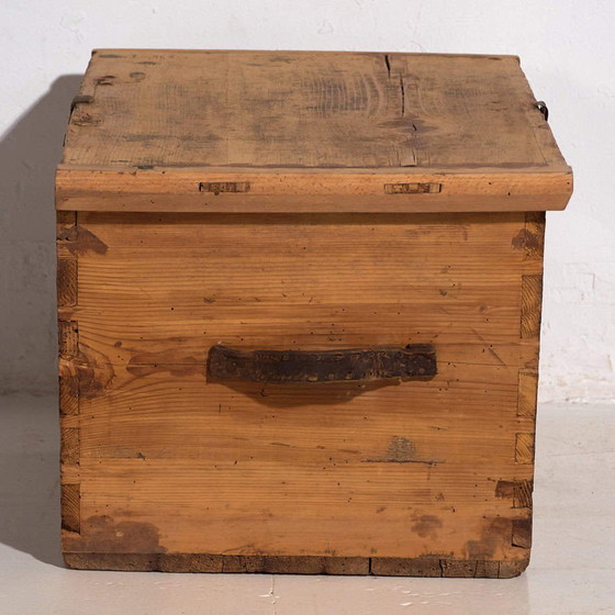 Baule rustico antico in legno di pino – Europa Centrale, circa 1900 – Armadi contenitori, Iron (photo 10 of 40)