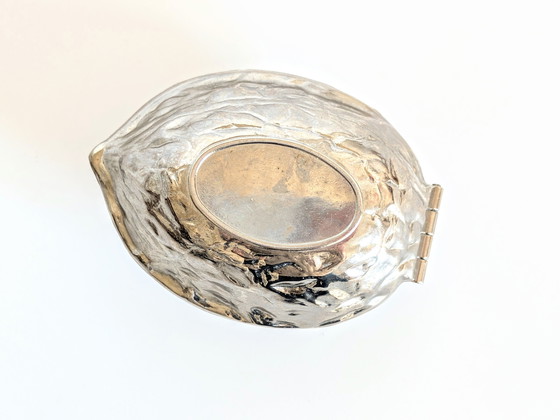 Image 1 of Casse-noix vintage en noyer plaqué argent