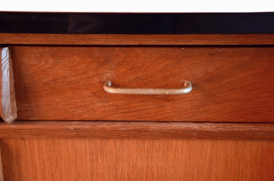 Vintage 1950s wood and pink fuchsia and black Formica sideboard, 130x50x100cm – Metal (photo 15 of 19)