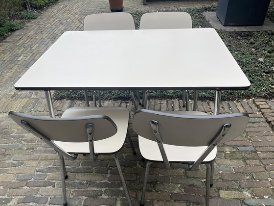 Image 1 of Formica-Esstisch und Stühle