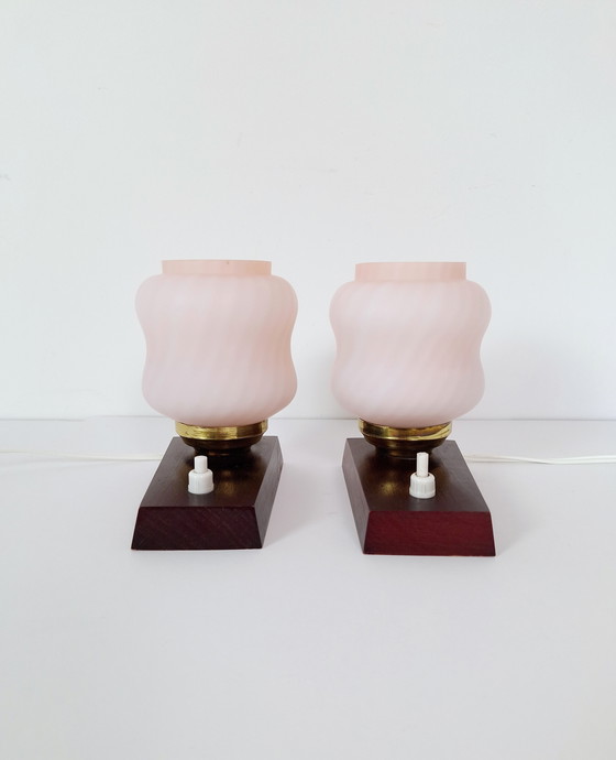 Image 1 of Set di 2 luci notturne vintage / lampade da comodino rosa / lampade da notte rosa / luce retrò / lampade Emi Poljcane / prodotte