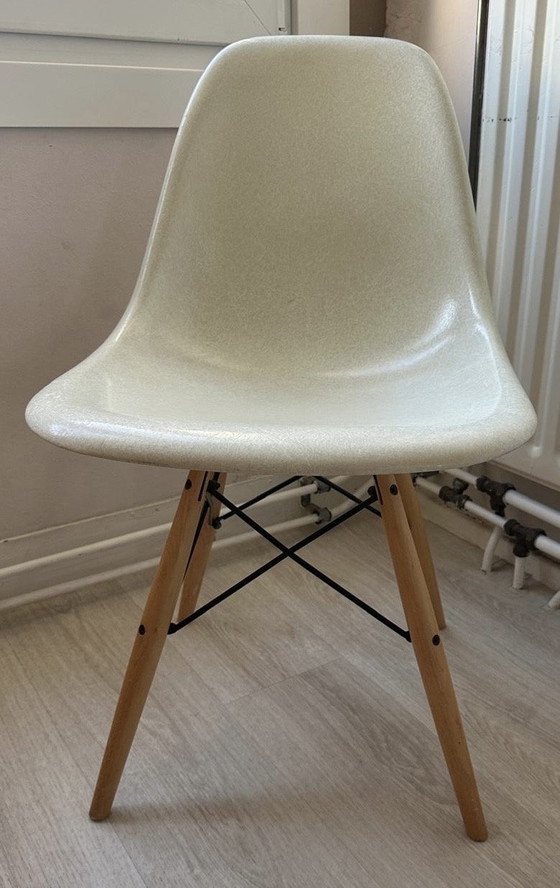 Image 1 of Vitra Eames musgo marino Herman Miller